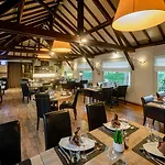 Logis Des Acacias Lille En Ferrain, Restaurant L'acacias Gourmand 3* Neuville-en-Ferrain