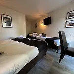 Logis Des Acacias Lille En Ferrain, Restaurant L'acacias Gourmand 酒店 诺伊维尔恩费莱恩