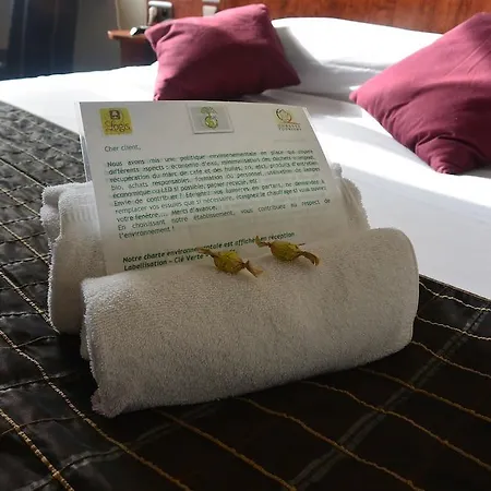 Logis Restaurant Des Acacias Lille En Ferrain Hotell Neuville-en-Ferrain