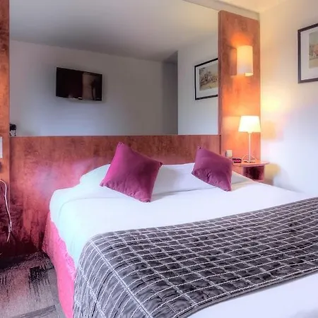 Logis Restaurant Des Acacias Lille En Ferrain 3*