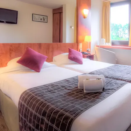 Logis Restaurant Des Acacias Lille En Ferrain Hotell