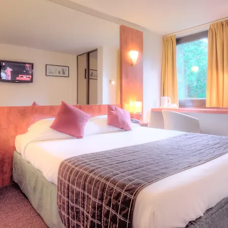 Logis Restaurant Des Acacias Lille En Ferrain Hotell