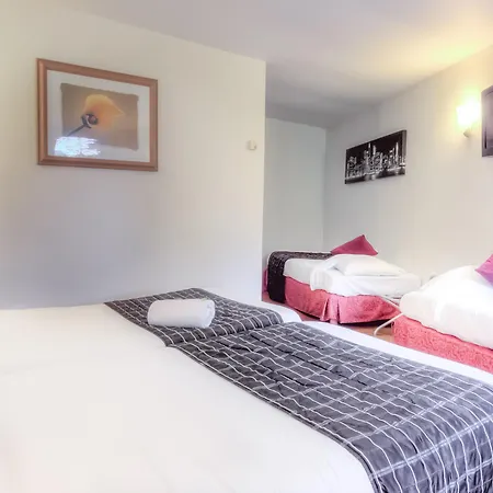 Logis Restaurant Des Acacias Lille En Ferrain Hotell Neuville-en-Ferrain