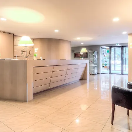Logis Restaurant Des Acacias Lille En Ferrain 3*