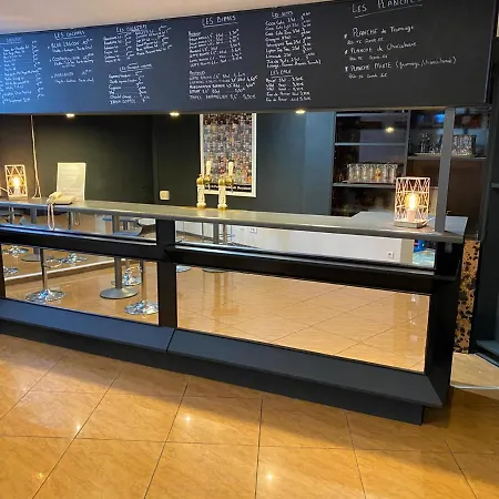 Hotel Logis Restaurant Des Acacias Lille Tourcoing Neuville-en-Ferrain