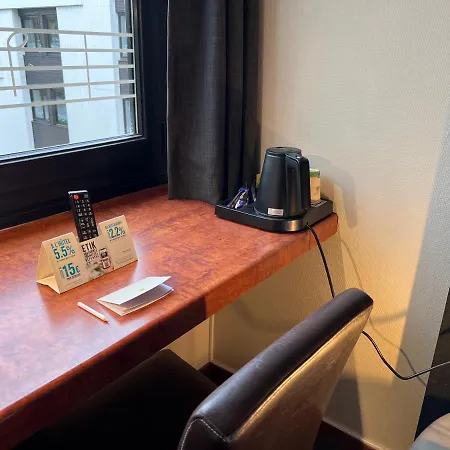 Logis Restaurant Des Acacias Lille En Ferrain 3*