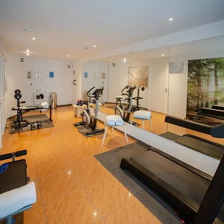 Logis Restaurant Des Acacias Lille En Ferrain Hotell