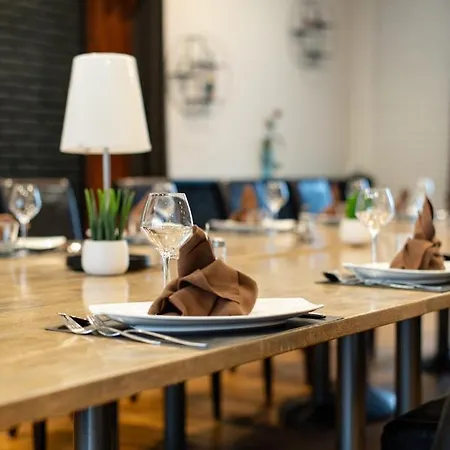 Logis Restaurant Des Acacias Lille En Ferrain Neuville-en-Ferrain