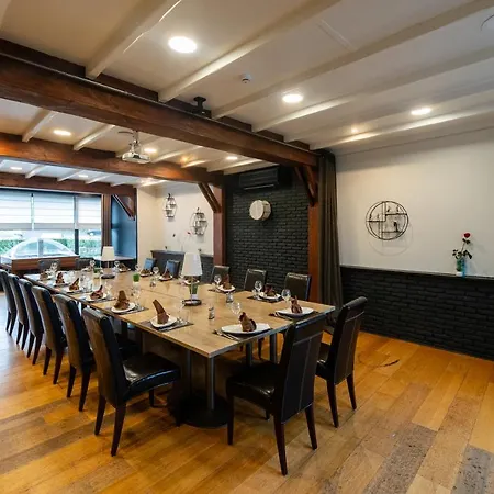 Hotell Logis Restaurant Des Acacias Lille En Ferrain