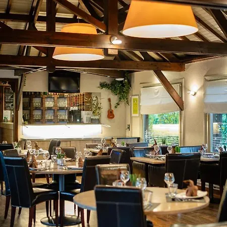 Logis Restaurant Des Acacias Lille En Ferrain Hotell Neuville-en-Ferrain