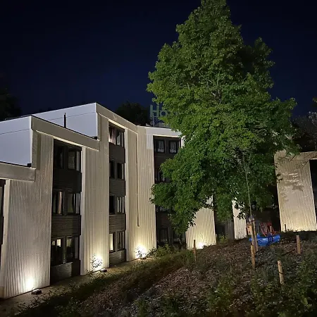 Logis Restaurant Des Acacias Lille En Ferrain 3*