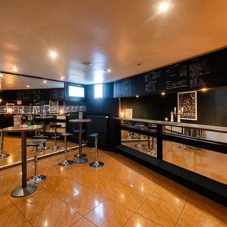 Logis Restaurant Des Acacias Lille En Ferrain Hotell 3*