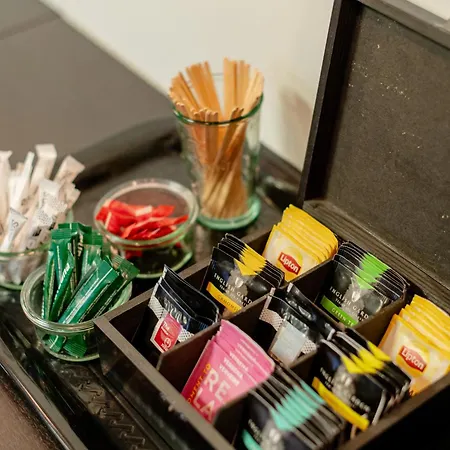 Hotel Logis Des Acacias Lille En Ferrain, Restaurant L'acacias Gourmand 3*