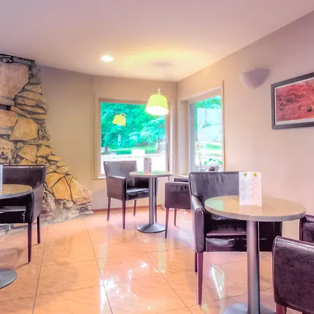 Logis Des Acacias Lille En Ferrain, Restaurant L'acacias Gourmand 3*