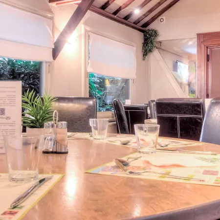 Logis Des Acacias Lille En Ferrain, Restaurant L'acacias Gourmand ホテル