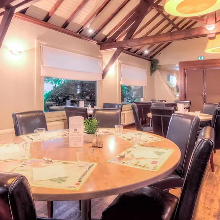 Logis Des Acacias Lille En Ferrain, Restaurant L'acacias Gourmand 3* Neuville-en-Ferrain