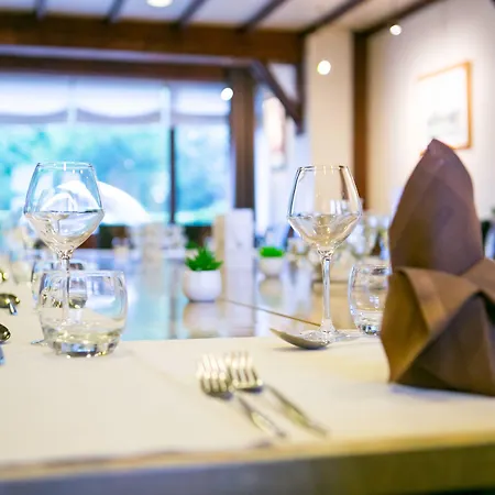 Logis Des Acacias Lille En Ferrain, Restaurant L'acacias Gourmand ホテル ヌーヴィル・アン・フェラン