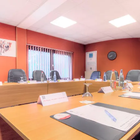 Hotel Logis Des Acacias Lille En Ferrain, Restaurant L'acacias Gourmand 3*