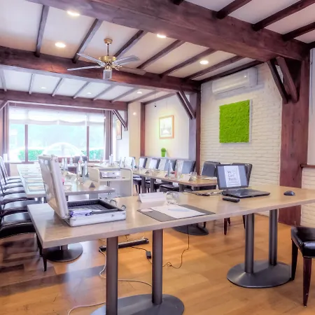 Logis Des Acacias Lille En Ferrain, Restaurant L'acacias Gourmand מלון 3*