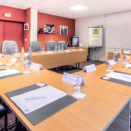 Logis Des Acacias Lille En Ferrain, Restaurant L'acacias Gourmand מלון נוביל-אן-פרה