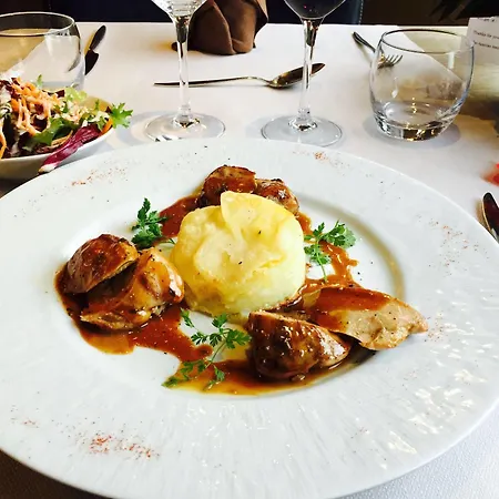 Hotell Logis Restaurant Des Acacias Lille En Ferrain Neuville-en-Ferrain