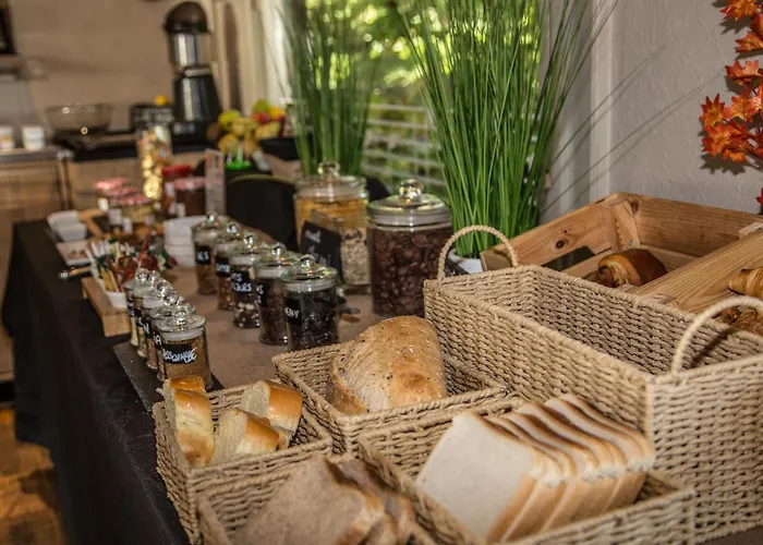 Logis Des Acacias Lille En Ferrain, Restaurant L'acacias Gourmand 酒店 诺伊维尔恩费莱恩