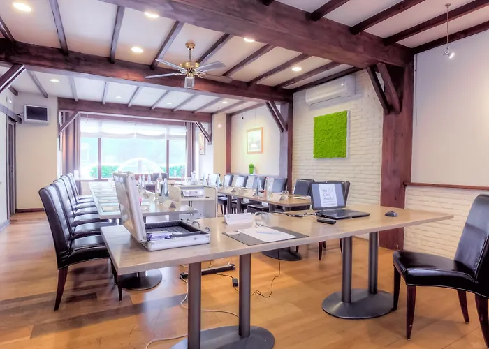 Logis Des Acacias Lille En Ferrain, Restaurant L'acacias Gourmand 酒店 3*