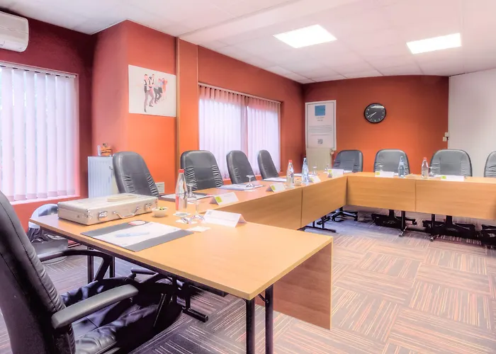 Logis Des Acacias Lille En Ferrain, Restaurant L'acacias Gourmand 诺伊维尔恩费莱恩