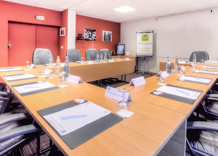 Logis Des Acacias Lille En Ferrain, Restaurant L'acacias Gourmand 酒店 诺伊维尔恩费莱恩