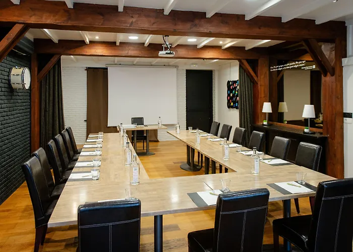 Logis Des Acacias Lille En Ferrain, Restaurant L'acacias Gourmand 酒店 诺伊维尔恩费莱恩