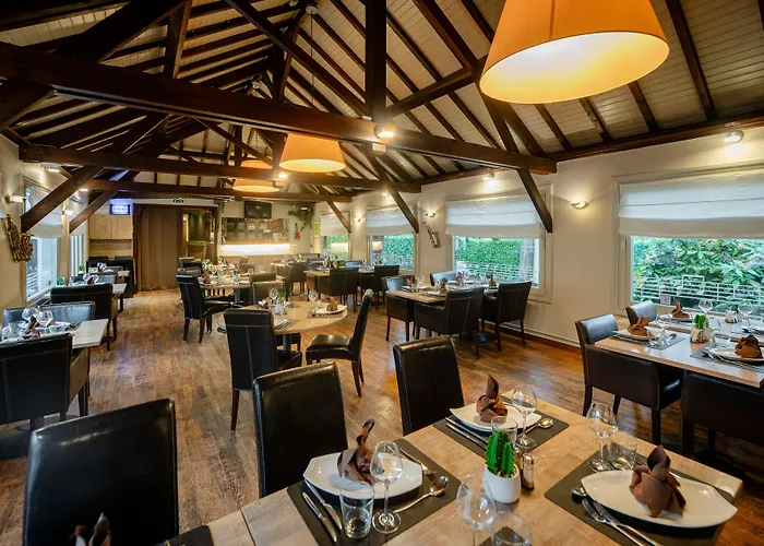 Logis Des Acacias Lille En Ferrain, Restaurant L'acacias Gourmand 3* 诺伊维尔恩费莱恩