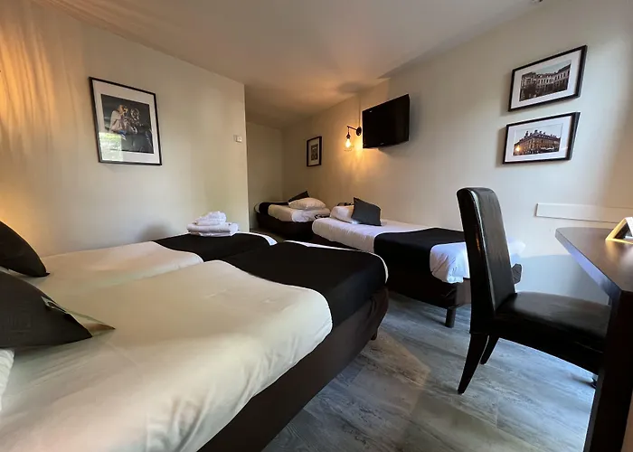 Logis Des Acacias Lille En Ferrain, Restaurant L'acacias Gourmand 酒店 诺伊维尔恩费莱恩