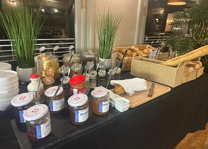 Logis Des Acacias Lille En Ferrain, Restaurant L'acacias Gourmand 酒店 诺伊维尔恩费莱恩